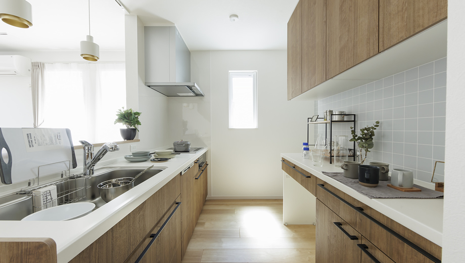 SOUHOUSEのナチュラルデザイン住宅、収納豊富で使いやすいキッチン